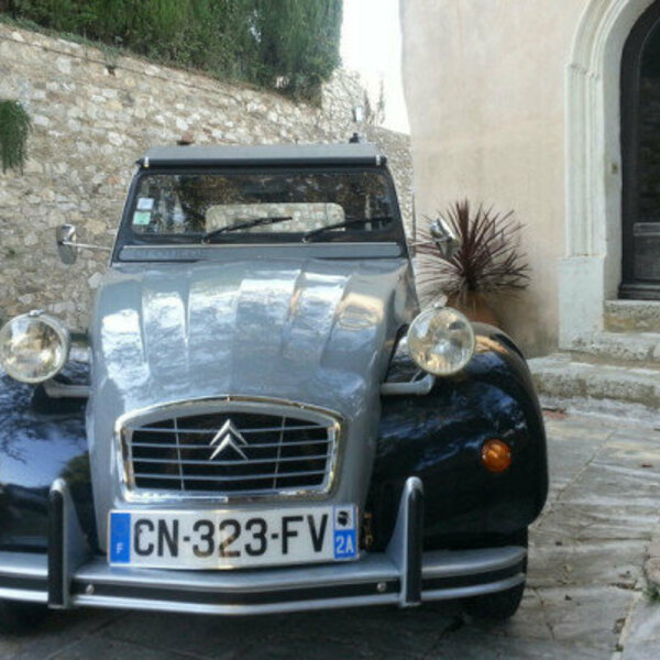 Balade et visite d'un domaine viticole en 2CV ou Méhari avec chauffeur