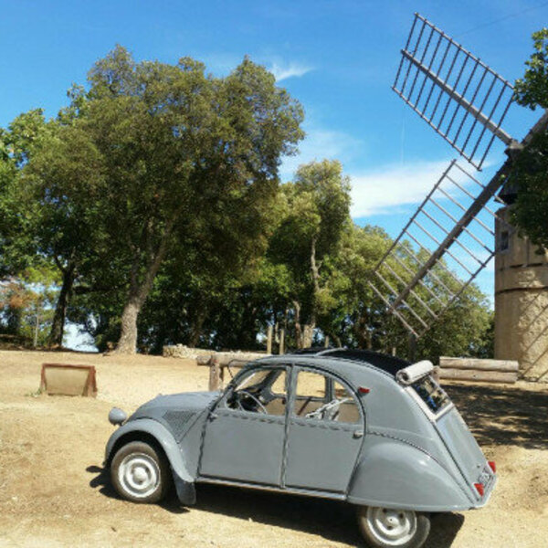 Balade et visite d'un domaine viticole en 2CV ou Méhari avec chauffeur