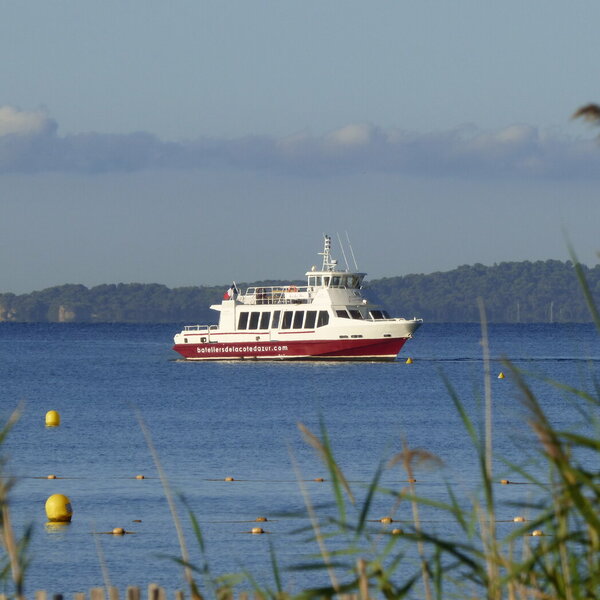 Excursions maritimes à destination des Iles d'Or, promenade côtière, croisière à Saint Tropez