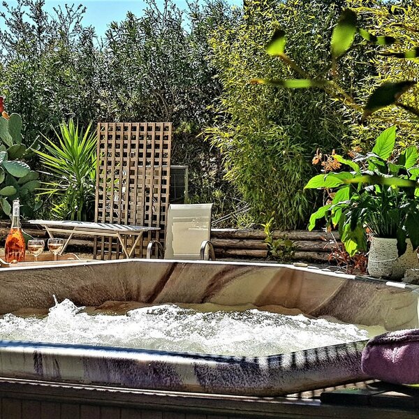 Plongez dans le jacuzzi ❤️